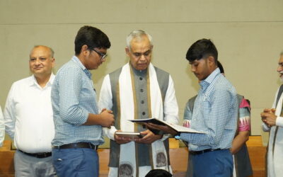 HONORED BY HON.GOVERNER SHRI ACHARAY DEVVRATJI TO GUJCOST SCIENCE CLUB STUDENTS(Gujcost.DST.Govt.Of Gujarat)